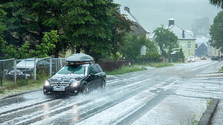 290997533.jpg       -  Hagel kann große Schäden an Autos anrichten.