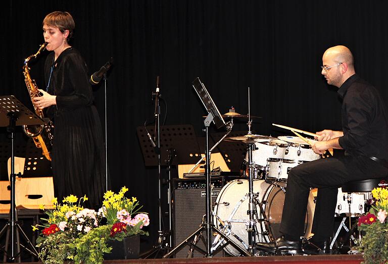 Neu an der städtischen Musikschule: Sofia Fuss (Saxophon) und Oliver Schwab (Schlagzeug). Neu an der städtischen Musikschule: Sofia Fuss (Saxophon) und Oliver Schwab (Schlagzeug).