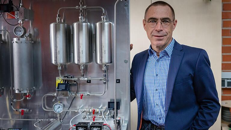 Professor Johannes Paulus unterrichtet seit 16 Jahren angehende Ingenieure an der Fachhochschule in Schweinfurt. Professor Johannes Paulus unterrichtet seit 16 Jahren angehende Ingenieure an der Fachhochschule in Schweinfurt.