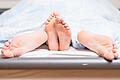 Paar im Bett       -  Herzkrank und Sex - geht das?