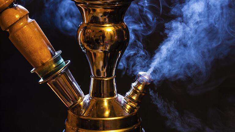 Hinter den Kulissen raucht es mächtig: Die Kritik an dem Shisha-Angebot im Triamare hat dafür gesorgt, dass die Stadt Bad Neustadt Lösungsmöglichkeiten sucht. Hinter den Kulissen raucht es mächtig: Die Kritik an dem Shisha-Angebot im Triamare hat dafür gesorgt, dass die Stadt Bad Neustadt Lösungsmöglichkeiten sucht. 