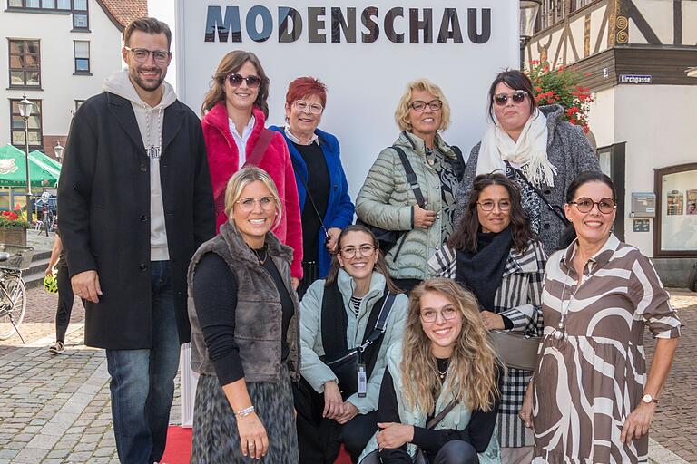 Modehaus Welzenbach, Schuhhaus Mentges und Augenoptik Deter &amp; Krutsch beteiligten sich an der Modenschau. Erstmals wurde auch Herrenmode vorgestellt.
