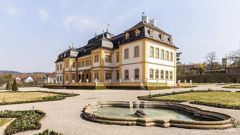 Blick vom Rokokogarten auf das Veitshöchheimer Schloss. Blick vom Rokokogarten auf das Veitshöchheimer Schloss.