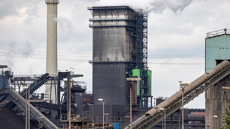 Hüttenwerke Krupp Mannesmann.jpeg       -  Auch die deutsche Stahlindustrie wie Thyssenkrupp in Duisburg leidet unter der sinkenden deutschen Wettbewerbsfähigkeit.
