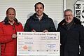 Übergabe des Spendenschecks der Sparkasse (von links): Rainer Schrauth (Förderkreis), Michael Rösch (Vorsitzender TSV Karlburg) und Peter Schmitt (Gebietsdirektor Sparkasse).