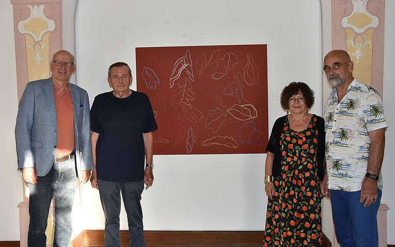 Der Künstler Rainer Nepita (zweiter von links) stellt im Schloss Oberschwappach Kunstwerke zum Thema 'Pflanzenschrift' aus. Darüber freuen sich Bürgermeister Stefan Paulus, Eleonore Schmidts-Stumpf und Egon Stumpf (von links). Der Künstler Rainer Nepita (zweiter von links) stellt im Schloss Oberschwappach Kunstwerke zum Thema 'Pflanzenschrift' aus. Darüber freuen sich Bürgermeister Stefan Paulus, Eleonore Schmidts-Stumpf und Egon Stumpf (von links).
