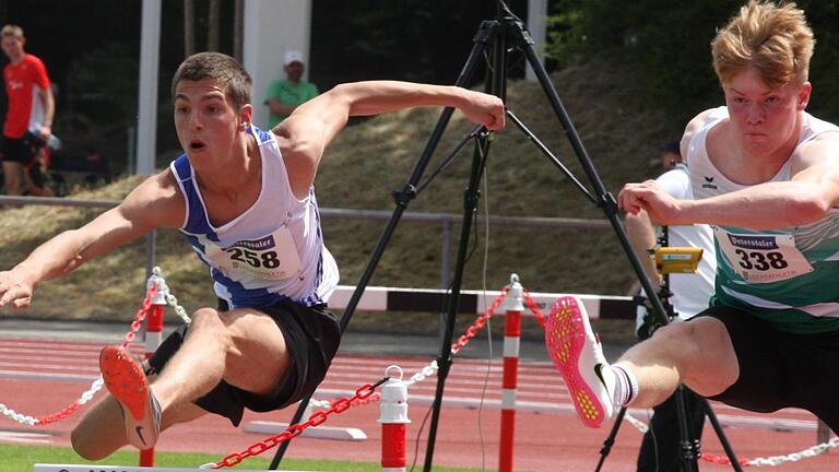 Moritz Fischer (links) vom TSV Bad Kissingen blieb bei der internationalen Jugendgala in Walldorf über die 100 Meter Hürden erstmals unter 15 Sekunden und löste damit das Ticket zur Deutschen Jugendmeisterschaft.       -  Moritz Fischer (links) vom TSV Bad Kissingen blieb bei der internationalen Jugendgala in Walldorf über die 100 Meter Hürden erstmals unter 15 Sekunden und löste damit das Ticket zur Deutschen Jugendmeisterschaft.