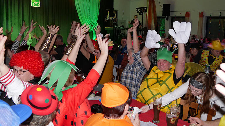 In Dipbach haben die Kappenabende am Faschingswochenende Tradition. Diesmal wurden sie zum ersten Mal von der neu gegründeten Faschingsgesellschaft Dipbach (FGD) organisiert und auf zwei Termine erweitert. Sie haben wie eh und je riesigen Spaß gemacht.