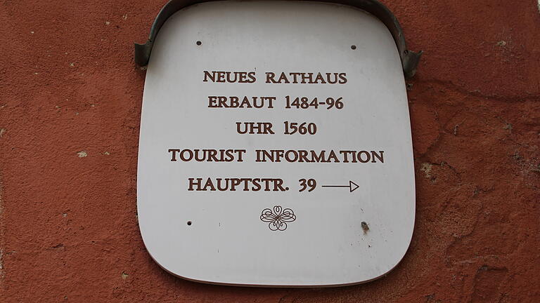 Derzeit befindet sich die Tourist-Info außerhalb des Rathauses. Das könnte sich ändern. Derzeit befindet sich die Tourist-Info außerhalb des Rathauses. Das könnte sich ändern.