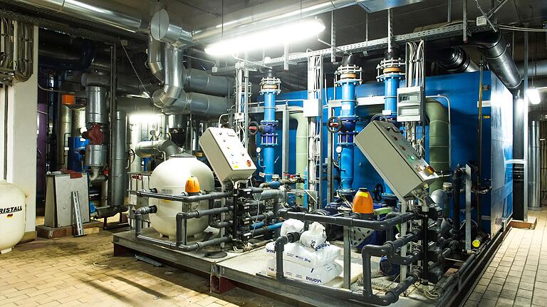 Die Technik-Abteilung des Leopoldina-Krankenhauses kümmert sich auch um die Wasseraufbereitung Die Technik-Abteilung des Leopoldina-Krankenhauses kümmert sich auch um die Wasseraufbereitung 