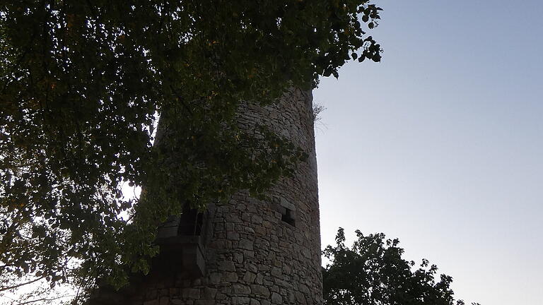 Imposante Kulisse für die Erzählung: der Galgenturm. Imposante Kulisse für die Erzählung: der Galgenturm.