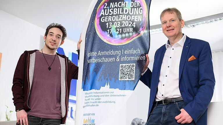 Firmenchef Arnulf Koch (rechts) ist zufrieden mit seinem Azubi Melvin Langmaier (links). Er erhofft sich auch in diesem Jahr wieder Bewerber durch die Nacht der Ausbildung zu gewinnen. Firmenchef Arnulf Koch (rechts) ist zufrieden mit seinem Azubi Melvin Langmaier (links). Er erhofft sich auch in diesem Jahr wieder Bewerber durch die Nacht der Ausbildung zu gewinnen.