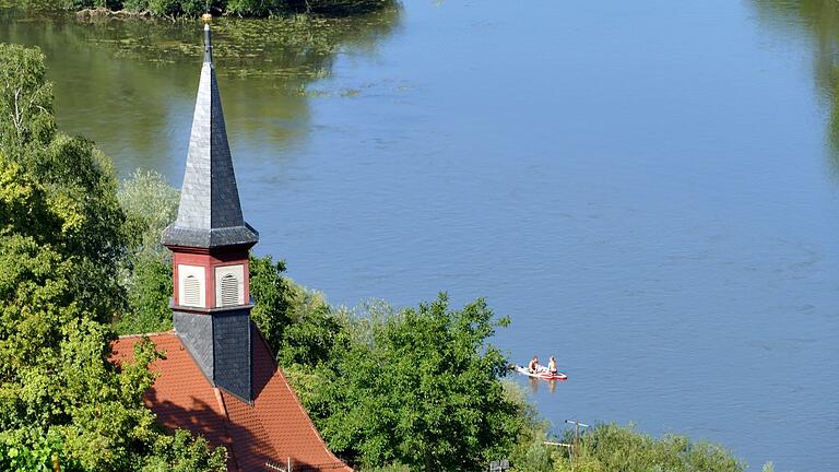 Spektakulärer Blick von der Höhe über Köhler auf den Altmain. Spektakulärer Blick von der Höhe über Köhler auf den Altmain.