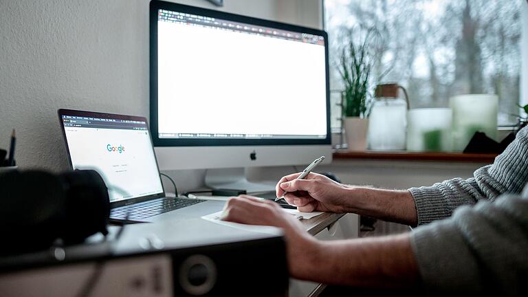 Mobiles Arbeiten - Temperatur, Luftqualität, Beleuchtung und Lärm haben Einfluss auf das Befinden im Homeoffice. Mobiles Arbeiten - Temperatur, Luftqualität, Beleuchtung und Lärm haben Einfluss auf das Befinden im Homeoffice.