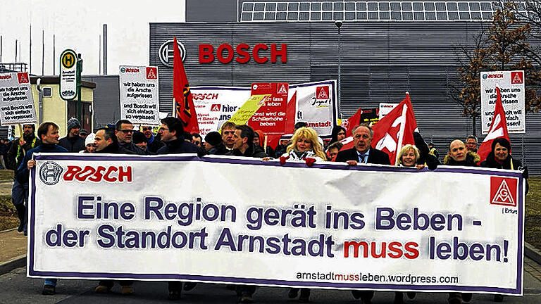 Jobangst: Rund 1800 Arbeitsplätze bei Bosch Solar im thüringischen Arnstadt sind akut gefährdet. Auf höchster politischer Ebene kämpft man um den Erhalt des Solarstandorts Thüringen.