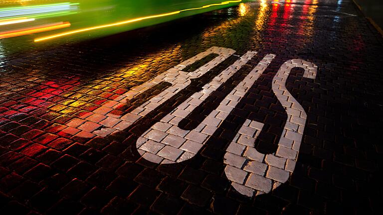 Polizeibericht: An Bushaltestelle zu schnell unterwegs