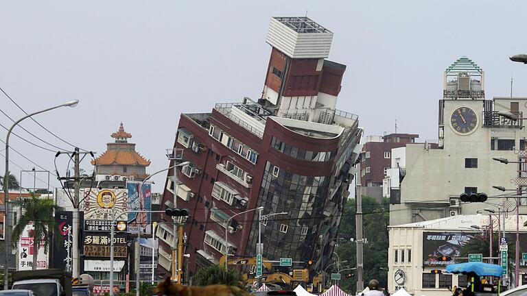 Schweres Erdbeben vor Taiwan - Bei Einhaltung strenger Bauvorschriften können Gebäude selbst schweren Erdbeben standhalten (Archivbild). Schweres Erdbeben vor Taiwan - Bei Einhaltung strenger Bauvorschriften können Gebäude selbst schweren Erdbeben standhalten (Archivbild).