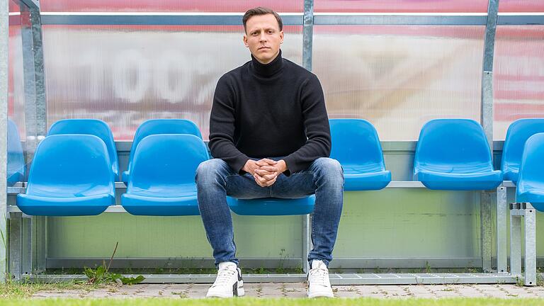 Maximilian Roos hat den Schritt aus Würzburg heraus gewagt und arbeitet aktuell als U-13-Trainer bei der Spielvereinigung Greuther Fürth. Maximilian Roos hat den Schritt aus Würzburg heraus gewagt und arbeitet aktuell als U-13-Trainer bei der Spielvereinigung Greuther Fürth.