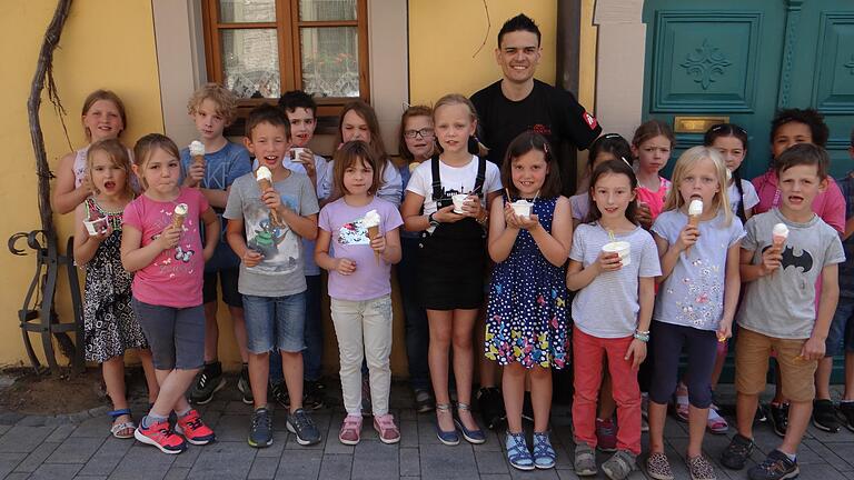 In der Eisdiele Casanova durften die Kinder Eis herstellen.