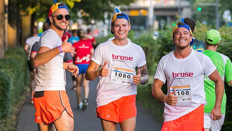 Firmenlauf: Hitze fordert Teilnehmer und Veranstalter       -  Auch im vergangenen Jahr war es heiß beim Firmenlauf - gute Laune hatten die meisten Teilnehmer trotzdem.