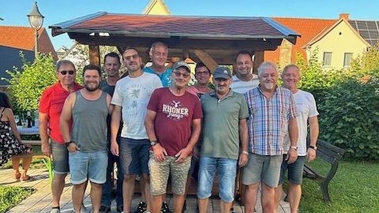 Der Heimatverein Burglauer hat auf dem Dorfplatz neben dem Dorfbrunnen durch Unterstützung des Regionalbudgets der NES-Allianz die 'Burgläurer-Brunnen-Laube' aufgestellt. Der Heimatverein Burglauer hat auf dem Dorfplatz neben dem Dorfbrunnen durch Unterstützung des Regionalbudgets der NES-Allianz die 'Burgläurer-Brunnen-Laube' aufgestellt. 