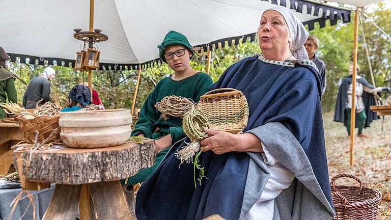 Rund 300 Mitwirkende in historischen Gewändern waren beteiligt.