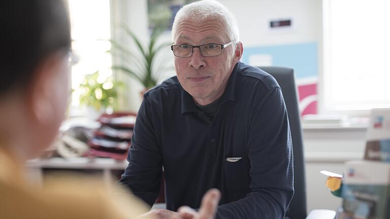 Reinhard Weikert kennt sich gut mit Müll aus. Er ist stellvertretender Sachgebietsleiter bei der kommunalen Abfallwirtschaft.