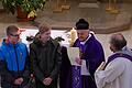 Ministranten verabschiedet       -  (kürzel)   (pa)   Im Rahmen des Sonntagsgottesdienstes zum 3. Advent wurden Sebastian Ortloff (links, acht Jahre Ministrant) und Hendrik Degant (2. von links, neun Jahre Ministrant) in Bastheim als Ministranten verabschiedet. Sowohl der Ortsgeistliche, Pfarrer Wiktor Dziedziech, als auch Diakon Hans-Günther Zimmermann (rechts) dankten den beiden Messdienern für ihr Engagement und wünschten für ihre Zukunft Gottes Segen.