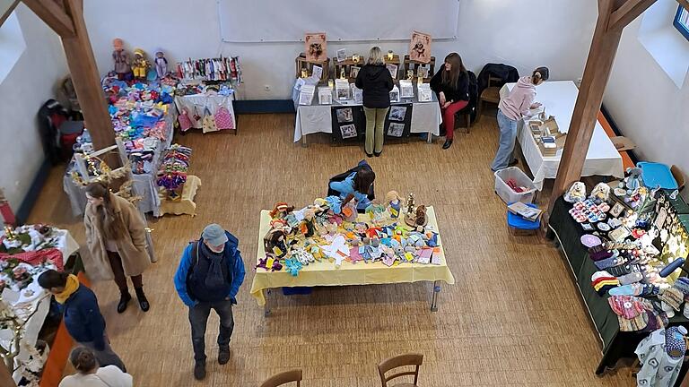 Hobby-Künstler-Ausstellung in der ehemaligen Synagoge in Wiesenfeld.