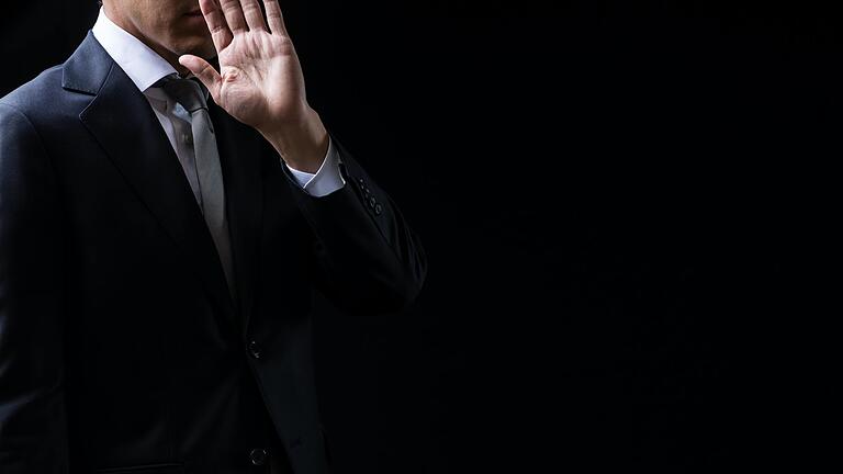 Die SPD hat sich in einigen Gemeinden bei der Stellvertreter-Wahl mit der CSU abgesprochen. Unser Autor findet das bedenklich. Die SPD hat sich in einigen Gemeinden bei der Stellvertreter-Wahl mit der CSU abgesprochen. Unser Autor findet das bedenklich. 