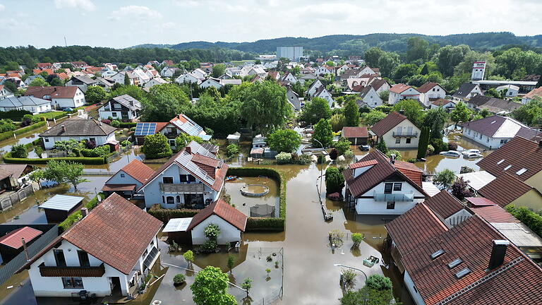 Günzburg Offingen Hochwasser Drohne Luftaufnahme.jpeg       -  Das Örtchen Offingen im Landkreis Günzburg hatte das Hochwasser vor zwei Wochen überflutet.