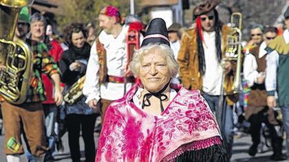 Urgestein: Christine Schmitt führte den Gambacher Zug an.Foto: G. ROTH