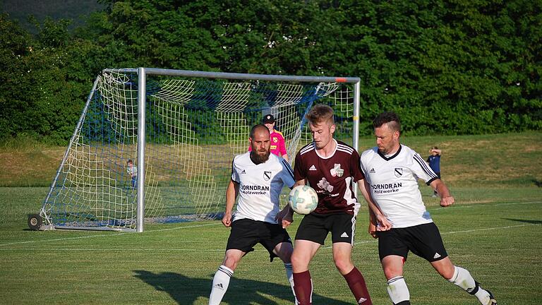 Impressionen vom Relegationssieg des FC Bad Brückenau über die SG Gräfendorf.       -  Impressionen vom Relegationssieg des FC Bad Brückenau über die SG Gräfendorf.