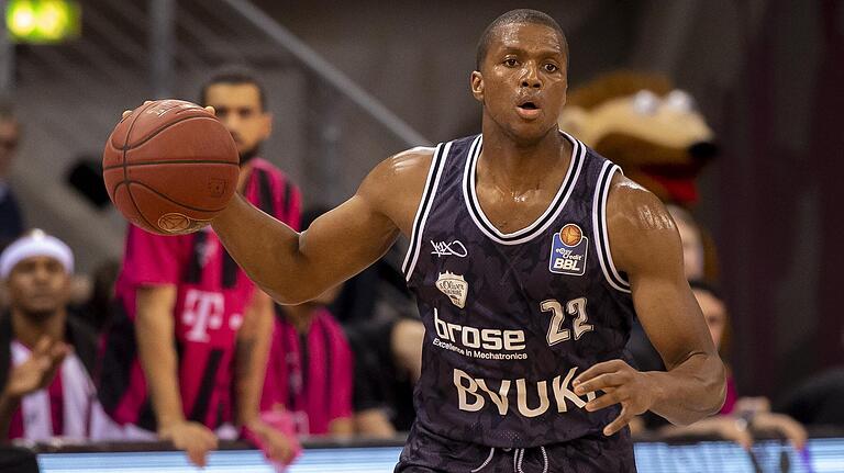 Auch die Tage vom in dieser Spielzeit überragenden Baskets-Kapitän Cameron Wells, der noch in der Domstadt weilt, sind in Würzburg ab sofort gezählt.