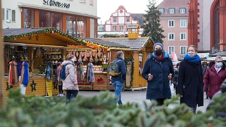 Der Würzburger Adventsmarkt im vorigen Jahr. Ob und wie er in diesem Jahr stattfinden wird, steht nach wie vor nicht endgültig fest.