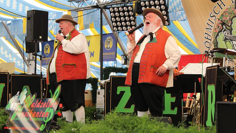 Die 'Wildecker Herzbuben' beim Seniorennachmittag auf der Laurenzi-Messe. Die 'Wildecker Herzbuben' beim Seniorennachmittag auf der Laurenzi-Messe.