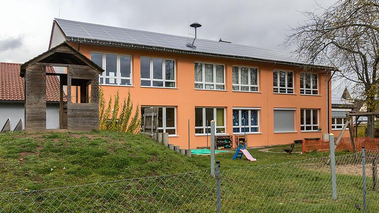 In die Seifriedsburger Kindertagesstätte werden in Summe mehr als 76.000 Euro investiert. Entsprechende Zahlen präsentierte Bürgermeister Jürgen Lippert in der Bürgerversammlung des Gemündener Ortsteils. In die Seifriedsburger Kindertagesstätte werden in Summe mehr als 76.000 Euro investiert. Entsprechende Zahlen präsentierte Bürgermeister Jürgen Lippert in der Bürgerversammlung des Gemündener Ortsteils.