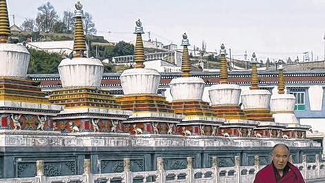 Stimmungsvoll: Mönch im Kumbum-Kloster in China.