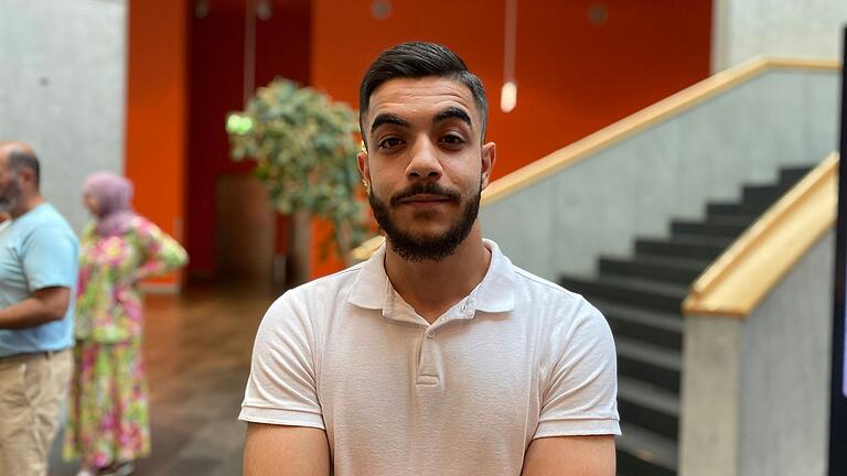 Raed Aljomah ist 2014 aus Syrien nach Deutschland geflohen – damals war er zwölf Jahre alt. Nach vielen Jahren in Berlin schätzt er in Schweinfurt vor allem das Gefühl von Sicherheit.