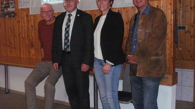Moderator Horst Lausch (v.l., Bürgermeister Jürgen Lippert, Initiatorin Claudia Koch nund Gerrit Himmelsbach. Moderator Horst Lausch (v.l., Bürgermeister Jürgen Lippert, Initiatorin Claudia Koch nund Gerrit Himmelsbach.