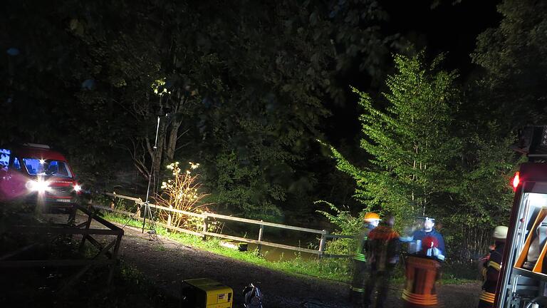 16 Jugendlichen der Freiwilligen Feuerwehr Steinach waren bei einer Übung auf der Suche nach zwei fiktiv Vermissten. Bild: Christopher Freibott, FFW Steinach - 16 Jugendlichen der Freiwilligen Feuerwehr Steinach waren bei einer Übung auf der Suche nach zwei fiktiv Vermissten. Bild: Christopher Freibott, FFW Steinach 16 Jugendlichen der Freiwilligen Feuerwehr Steinach waren bei einer Übung auf der Suche nach zwei fiktiv Vermissten. Bild: Christopher Freibott, FFW Steinach - 16 Jugendlichen der Freiwilligen Feuerwehr Steinach waren bei einer Übung auf der Suche nach zwei fiktiv Vermissten. Bild: Christopher Freibott, FFW Steinach