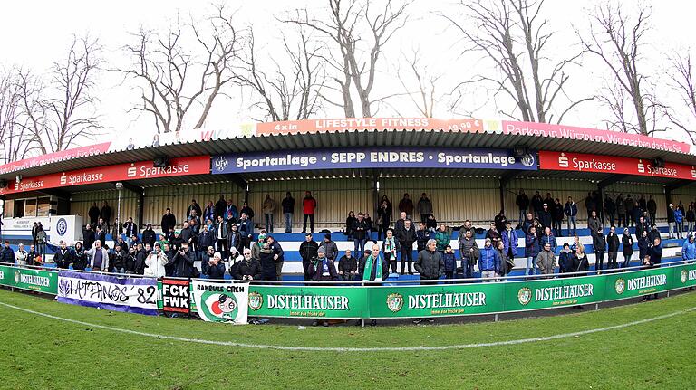 Nur 250 Besucher fanden beim Benefizspiel des Würzburger FV gegen den 1. FC Schweinfurt 05 im November 2018 ihren Weg in die Mainaustraße.