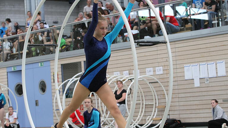 Impressionen vom 32. Landesturnfest in Schweinfurt mit den Disziplinen vom Donnerstagabend und Freitag: Gerrätturnen Männer, Team Gym, Gerätturnen Seniorinnen und Rhönrad.