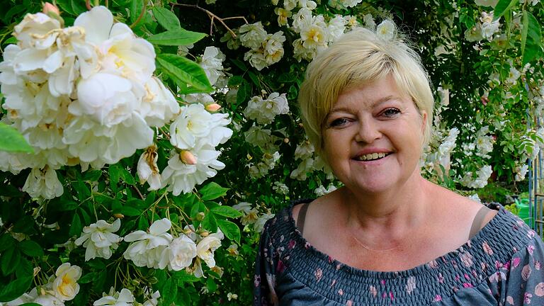 Nicht nur durch die Blume gesprochen: Cornelia Dahinten sagt ganz klar Ja zu einer erneuten Bewerbung um das Amt als Saaler Bürgermeisterin. Nicht nur durch die Blume gesprochen: Cornelia Dahinten sagt ganz klar Ja zu einer erneuten Bewerbung um das Amt als Saaler Bürgermeisterin.