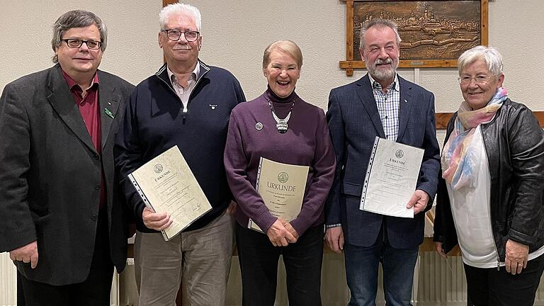 Im Bild: Richard Riegler, Bernhard Raupach (Hüttenwart), Elfi Keller, Erich Kleinhenz und Josefine Friedrich, 1. Vorsitzende.