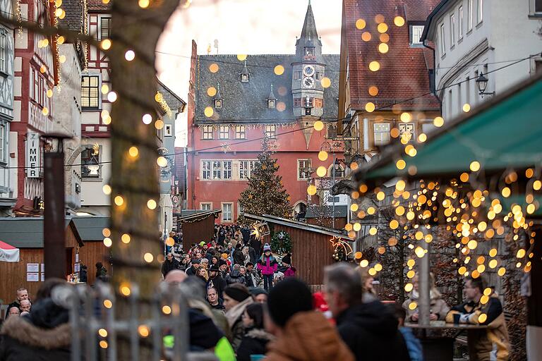 Das Ochsenfurter Adventsgässle zwischen Fachwerkhäusern öffnet am 14. und 15. Dezember. Das Ochsenfurter Adventsgässle zwischen Fachwerkhäusern öffnet am 14. und 15. Dezember.