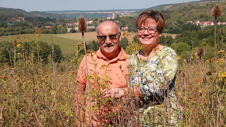 Klemens und Maria Hoßmann haben schon seit zehn Jahren auf 2,5 Hektar am Köpflein bei Eußenheim Blühflächen.