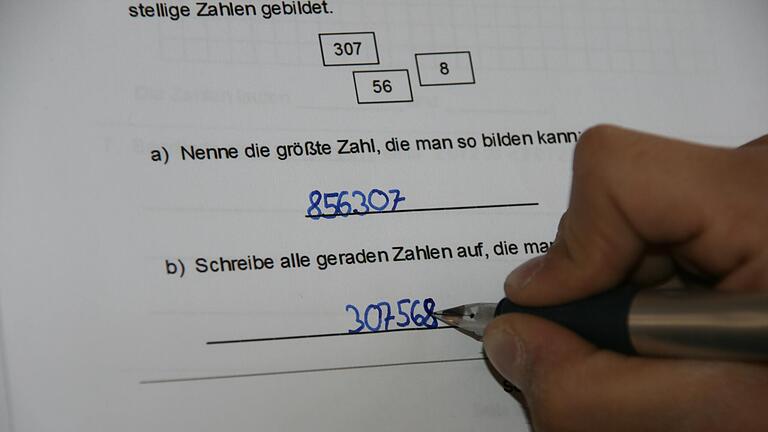 Drei Tage Probeunterricht mit vielen schriftlichen und mündlichen Prüfungen: Wer ins Gymnasium oder die Realschule will, muss in Mathematik und Deutsch fit sein.