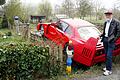 Manfred Herrmann hat in seinem Garten in Zeuzleben Repliken von Luxusautos installiert.