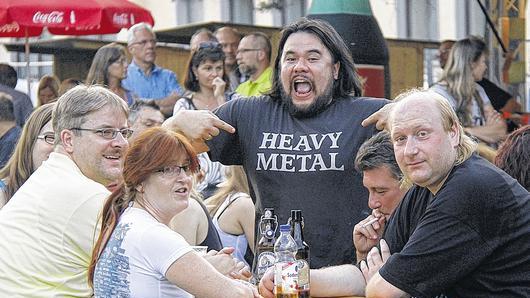 Ein eingefleischter Heavy-Metal-Fan. Ein eingefleischter Heavy-Metal-Fan.
